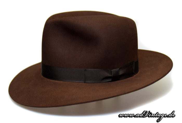 Aaron fedora Hut 2
