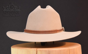 Cattleman Cowboy Hat in Bone / Justified