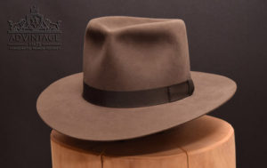 Mehr über den Artikel erfahren Custom Fedora Hut in Smoke-Grey