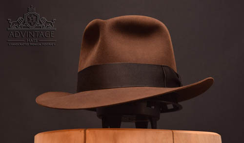 Crusader Fedora hat in True-Sable / Venice pere scene
