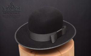 Read more about the article Women’s hat in black