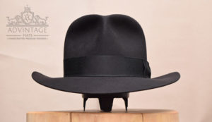 Mehr über den Artikel erfahren Black Crusader Fedora hat