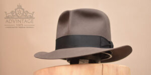 Mehr über den Artikel erfahren Clipper Fedora Hut in Smoke-Grey