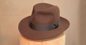 Read more about the article Crusader Fedora Hut in der Farbe Sable 23