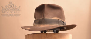 Read more about the article Hero Streets of Cairo Fedora in True-Sable in size 64cm