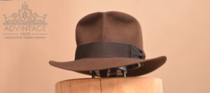 Mehr über den Artikel erfahren Dezenter MasterPiece SoC Fedora Hut in True-Sable