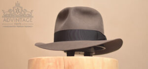 Mehr über den Artikel erfahren Custom Travel Fedora Hut in Smoke Grey