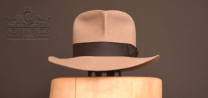 Read more about the article Raider Fedora Hat mit Turn in Natural